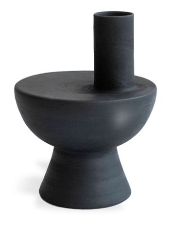 Origin Made Charred Chimney clay vase (31,3cm) - Schwarz