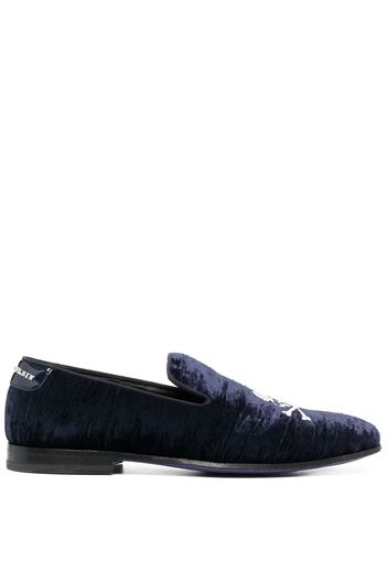 Philipp Plein Skull and Bones Loafer aus Samt - Blau