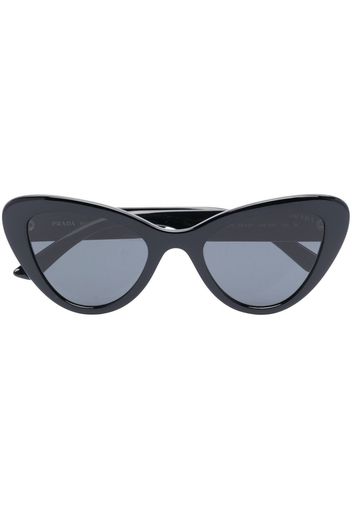 Prada Eyewear embossed-logo cat-eye sunglasses - Schwarz