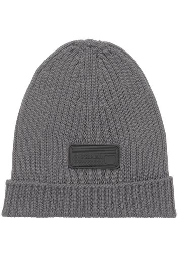 Prada logo-patch beanie - Grau