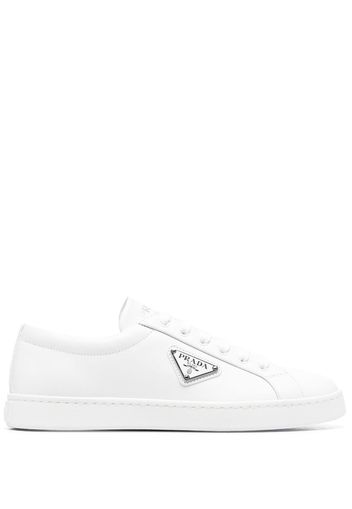 Prada triangle-logo low-top sneakers - Weiß