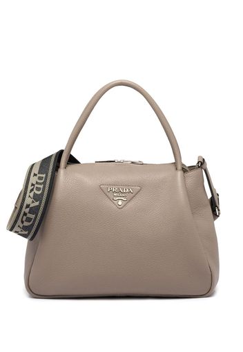 Prada Handtasche mit Logo-Schild - Grau