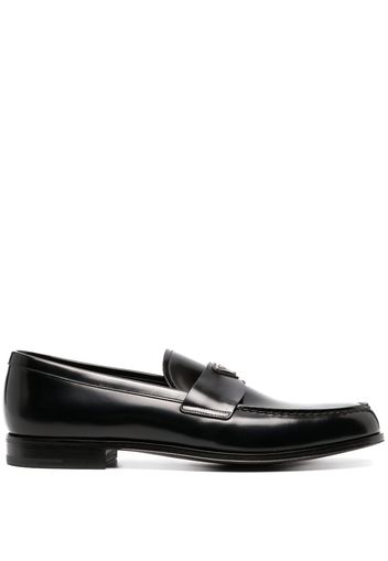 Prada triangle-logo leather loafers - Schwarz