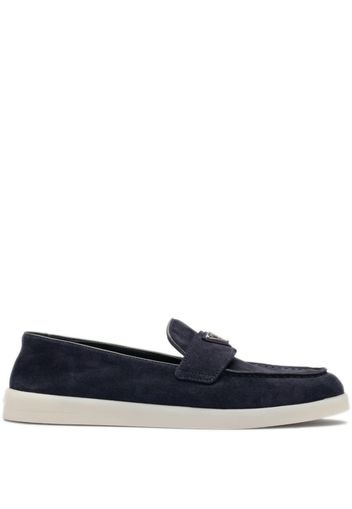 Prada triangle-logo suede loafers - Blau