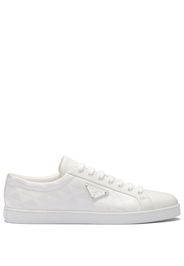 Prada triangle-logo lace-up sneakers - Weiß