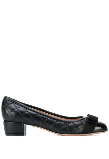 Salvatore Ferragamo Gesteppte Pumps mit "Vara"-Schleife - Schwarz