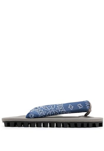 Suicoke x Needles Geta Sandalen mit Zehensteg - Blau