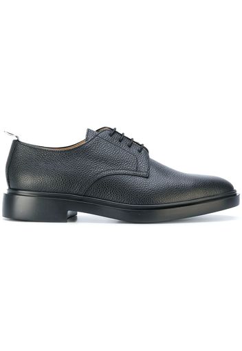 Thom Browne Gekörnte Derby-Schuhe - 001 BLACK