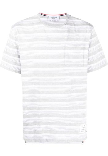 Thom Browne Gestreiftes T-Shirt mit Logo - Grau