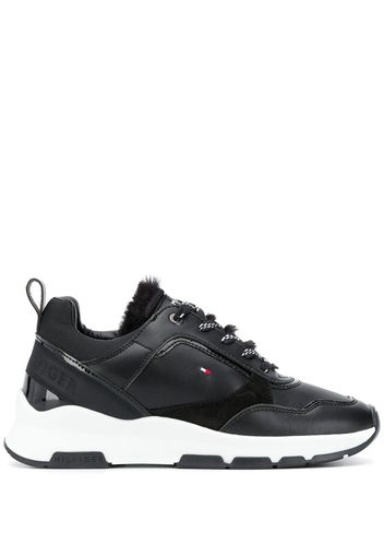 Tommy Hilfiger Sneakers mit Pelzbesatz - Schwarz