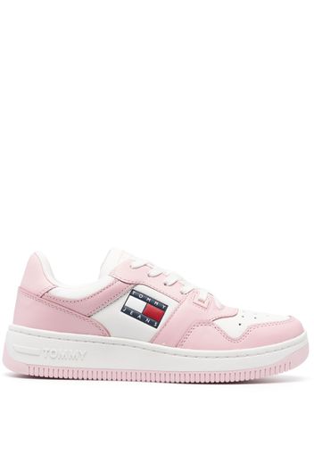 Tommy Jeans embossed-logo leather sneakers - Rosa