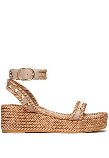 Valentino Garavani Rockstud wedge sandals - Nude