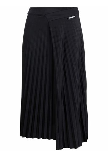 VETEMENTS pleated midi skirt - Schwarz