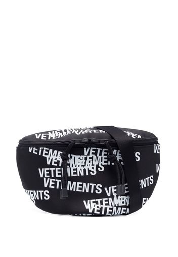 VETEMENTS logo-print belt bag - Schwarz