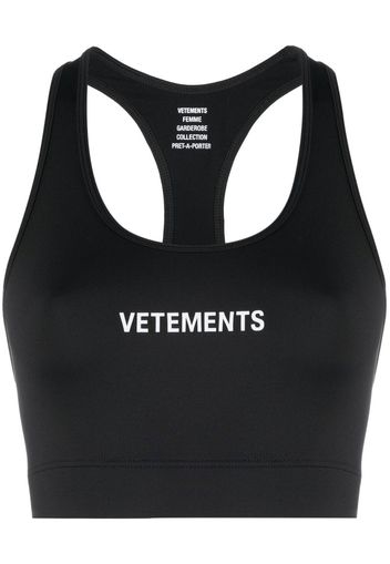 VETEMENTS logo-print racerback sports bra - Schwarz