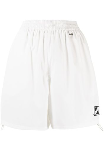 We11done Hoch sitzende Shorts mit Logo-Patch - Weiß