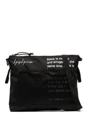 Yohji Yamamoto slogan-print mesh shoulder bag - Schwarz