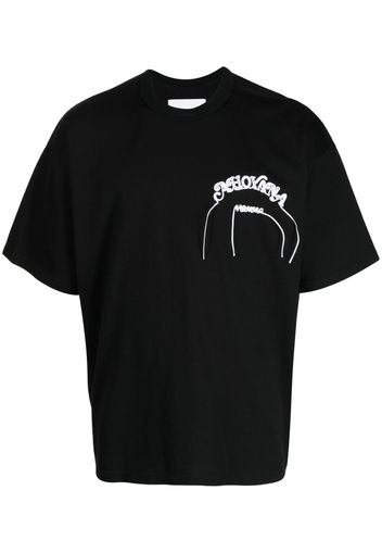 Yoshiokubo T-Shirt mit grafischem Print - Schwarz