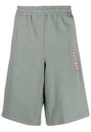 Y/Project logo-embroidery knee-length track shorts - Grün