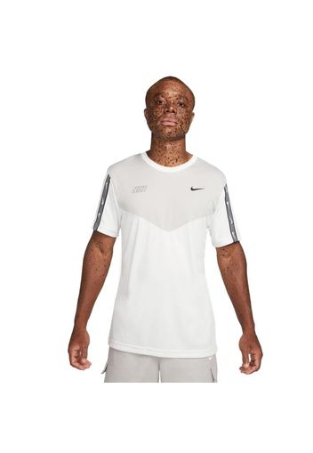 Nike Sportswear Repeat Tee" - Gr. S Summit White / Light Iron Ore / Black"