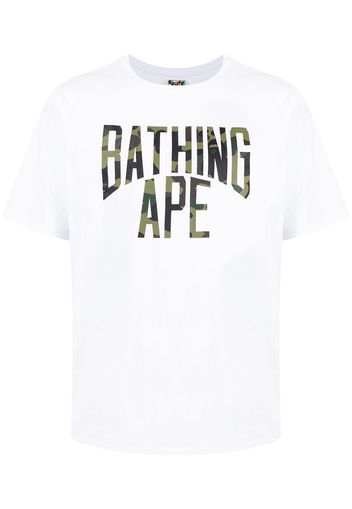 A BATHING APE® logo-print camo T-shirt - Bianco