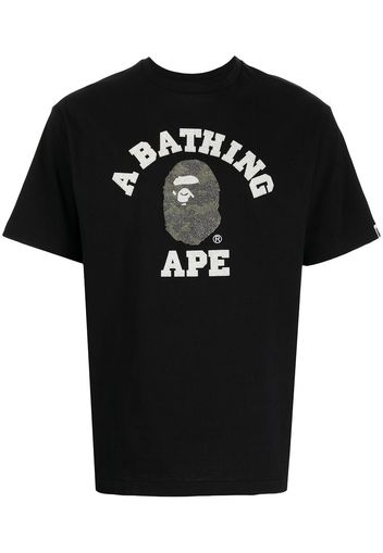 A BATHING APE® logo-print T-shirt - Nero
