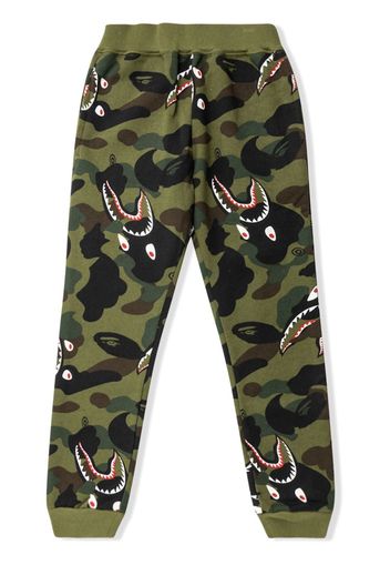 A BATHING APE® Shark 1st Camo track pants - Verde