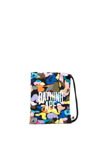 A BATHING APE® logo-print abstract-print clutch bag - Multicolore
