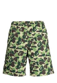 A BATHING APE® graphic-print straight-leg shorts - Verde