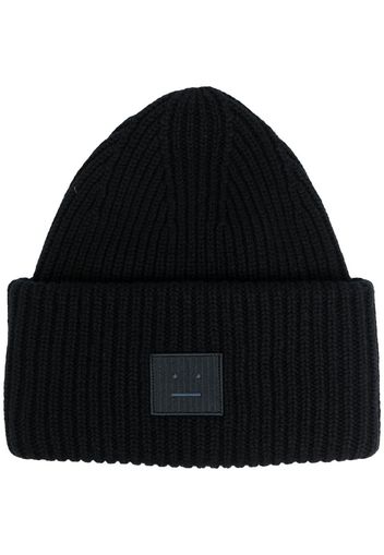 Face patch ribbed beanie