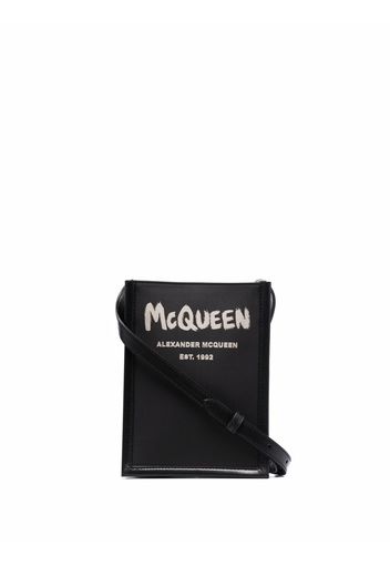 Alexander McQueen mini graffiti-print messenger bag - Nero