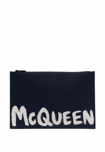 Alexander McQueen logo-print clutch bag - Blu