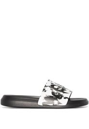 Alexander McQueen Sandali slides con stampa graffiti - Bianco