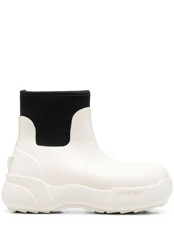 AMBUSH logo-detail chunky ankle boots - Bianco