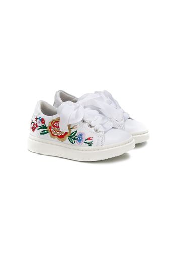 Sneakers con fiori ricamati