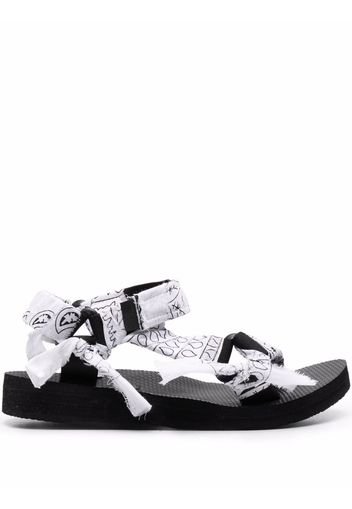 Arizona Love Trekky bandana-print sandals - Bianco