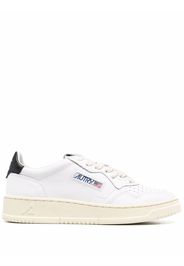 Autry logo-patch low-top sneakers - Bianco