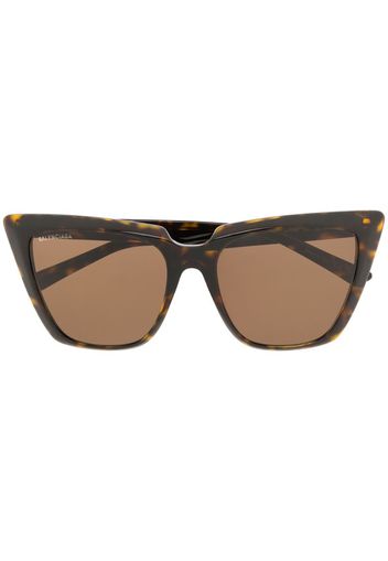 tortoiseshell cat-eye frame sunglasses