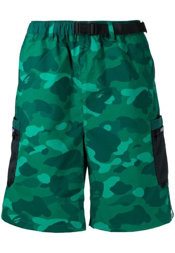 BAPE BLACK *A BATHING APE® graphic-print deck shorts - Verde