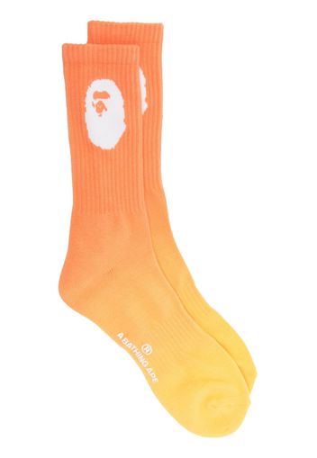 BAPE BLACK *A BATHING APE® logo-print gradient-effect socks - Arancione