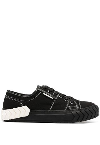 two-tone sole low-top sneakers