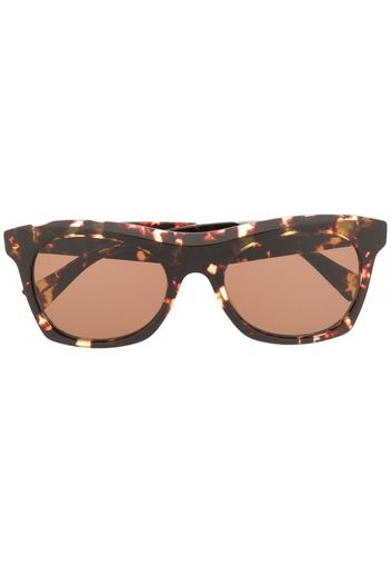 tortoiseshell-effect sunglasses