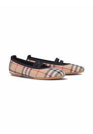 Burberry Kids logo-detail Vintage check cotton ballerina shoes - Toni neutri