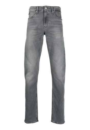 Calvin Klein Jeans logo-patch mid-rise slim-fit jeans - Grigio
