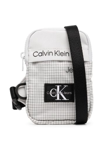 Calvin Klein Kids logo-print crossbody bag - Grigio