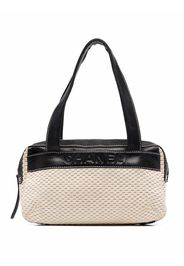 Chanel Pre-Owned 2004-2005 knitted debossed-logo shoulder bag - Nero