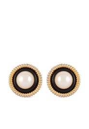 CHANEL Pre-Owned 1960s pearl-embellished clip-on earrings - Oro