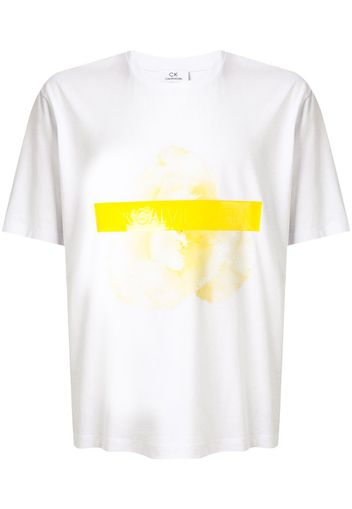 T-shirt con logo goffrato