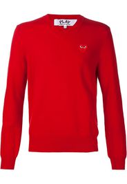 Maglione con cuore ricamato