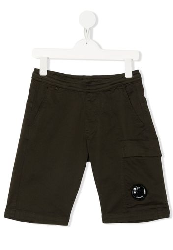 C.P. Company Kids logo-patch cargo shorts - Verde